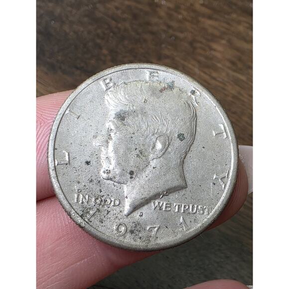 1971 D Kennedy Half Dollar Coin - circulated 2 - Picture 1 of 16